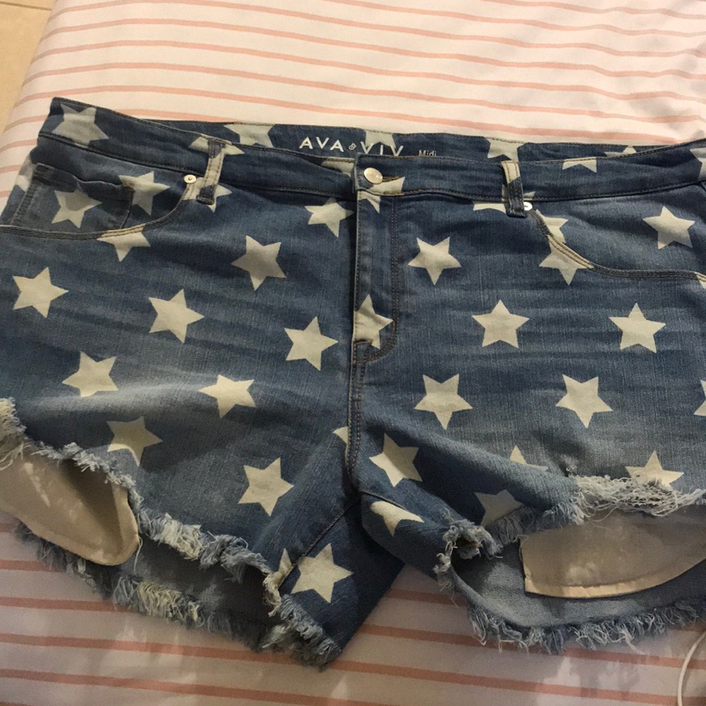 Ava & Viv Star distressed shorts
